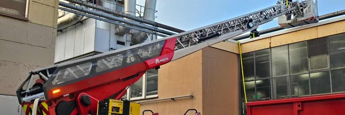 FW-AR: Brand in Gewerbebetrieb / Feuerwehr verhindert größere Schäden