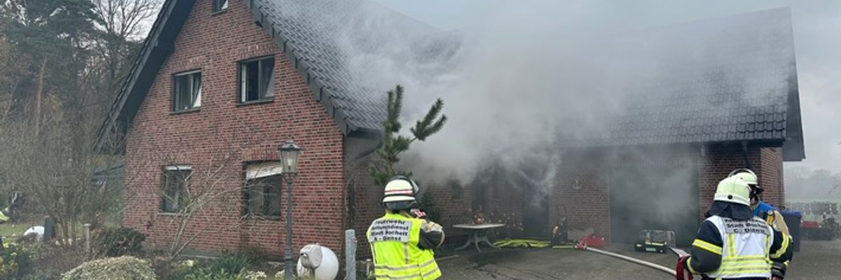 FW Bocholt: Küchenbrand im Ortsteil Barlo - Bewohner rechtzeitig in Sicherheit