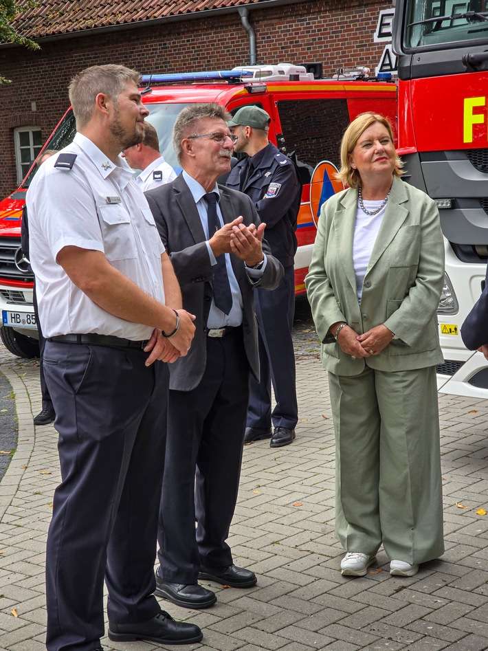 FW Bremerhaven: Innensenatorin Dr. Eva Högl zu Besuch bei der Freiwilligen Feuerwehr Weddewarden