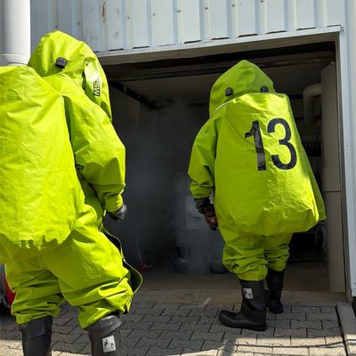 FW-Velbert: Feuerwehr Velbert übt Gefahrguteinsatz