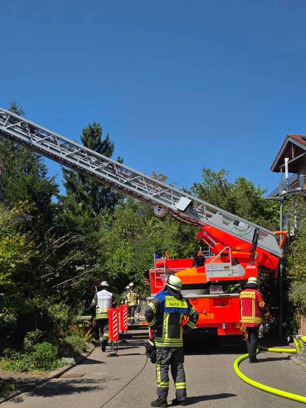 FW-Radolfzell: Feuer im Dachstuhl
