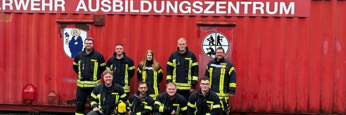 FW-OE: Neue Atemschutzgeräteträger:innen in der Gemeinde Kirchhundem