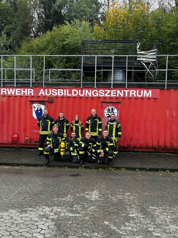 FW-OE: Neue Atemschutzgeräteträger:innen in der Gemeinde Kirchhundem