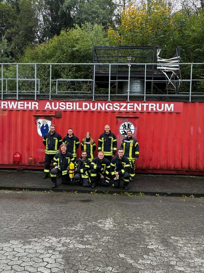 FW-OE: Neue Atemschutzgeräteträger:innen in der Gemeinde Kirchhundem
