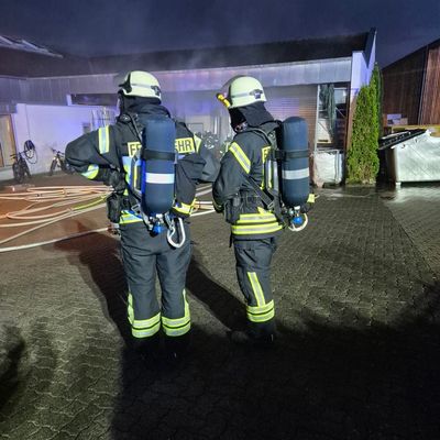 FW Ense: Zugübung: Brand in einem Maschinenlager