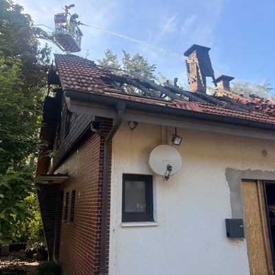 FW Bad Oeynhausen: Nach Dachstuhlbrand am 24.06.2026 - erneutes Feuer in Brandruine