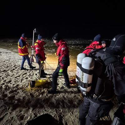 FW-OLL: Erfolgreiche Einsatzübung am Baggersee Westerholt - Eisrettung unter realistischen Bedingungen trainiert