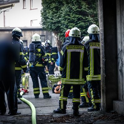 FW-MK: Entstehungsbrand in einer Lagerhalle