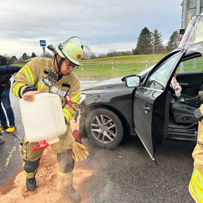 FW Weinheim: Wieder Verkehrsunfall auf der B38 Kreuzung Viernheimer Straße