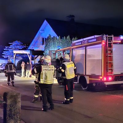 FW-AR: Interkommunale Herbstübung: Feuerwehren Arnsberg und Wickede erproben den Ernstfall