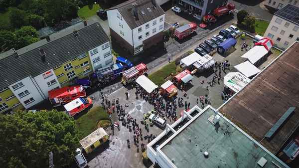 FW-AR: Familientag beim Löschzug Neheim begeistert Groß und Klein