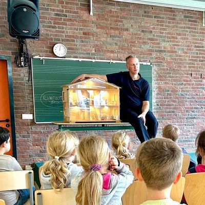 FW Hünxe: Projektwoche "Erste Hilfe und Brandschutz" in der Grundschule Drevenack