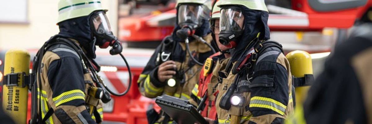 FW-E: Kellerbrand in Bochold - Feuerwehr verhindert Ausbreitung auf Wohnbereiche