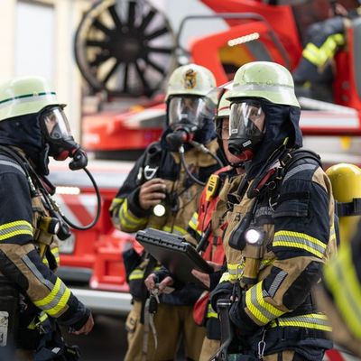 FW-E: Kellerbrand in Bochold - Feuerwehr verhindert Ausbreitung auf Wohnbereiche