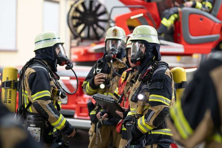 FW-E: Kellerbrand in Bochold - Feuerwehr verhindert Ausbreitung auf Wohnbereiche