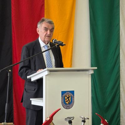 FW Bergheim: Gedenktag des heiligen Florian: Würdigung des Feuerwehrdienstes in Bergheim durch Herbert Reul, Minister des Innern des Landes Nordrhein-Westfalen