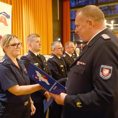 FW-Stormarn: Jahreshauptversammlung: Clemens Tismer mit dem deutschen Feuerwehr-Ehrenkreuz in Gold ausgezeichnet