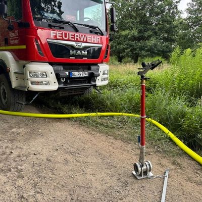 FW Rösrath: 2. Folgemeldung zum Waldbrand in der Wahner Heide - Löscharbeiten wieder aufgenommen