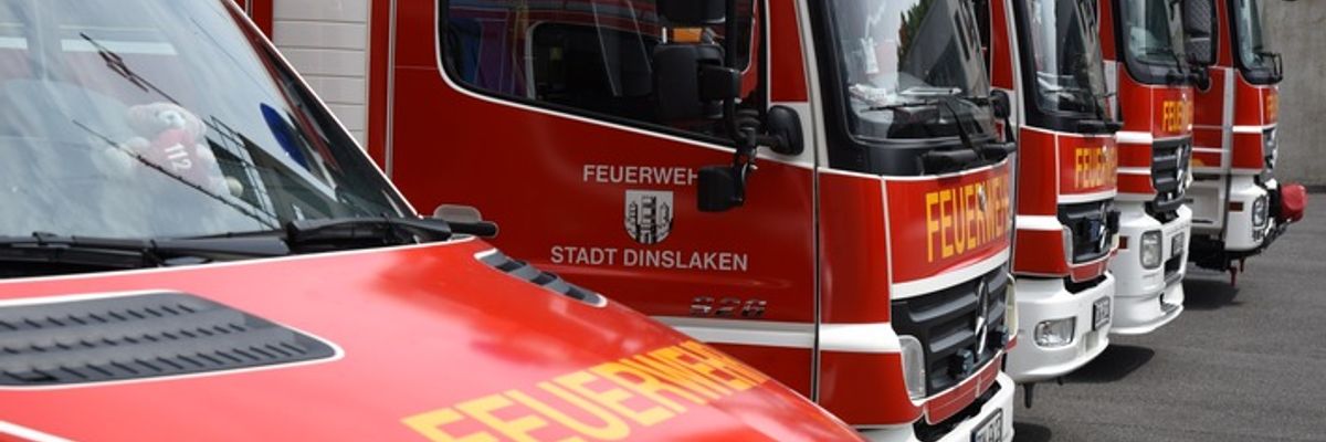 FW Dinslaken: Mehrere Einsätze für Feuerwehr und Rettungsdienst bis zum Abend