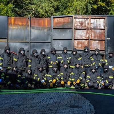 FW-EN: Feuerwehr Herdecke trainiert realistische Brandeinsätze in einem Übungscontainer - Hygienekonzept wird beübt