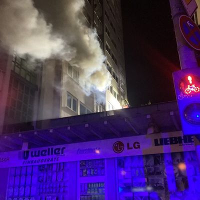 FW-OB: Ausgedehnter Küchenbrand im Hochhaus