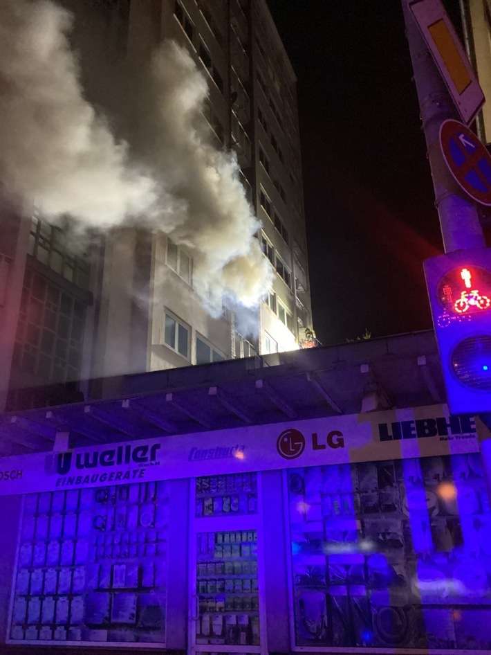 FW-OB: Ausgedehnter Küchenbrand im Hochhaus