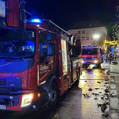 FW Düren: Zimmerbrand in Gewerbeobjekt am Kaiserplatz