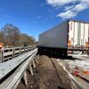 FW-OLL: Verkehrsunfall auf der A1: Feuerwehr Wildeshausen dämmt auslaufenden Diesel ein