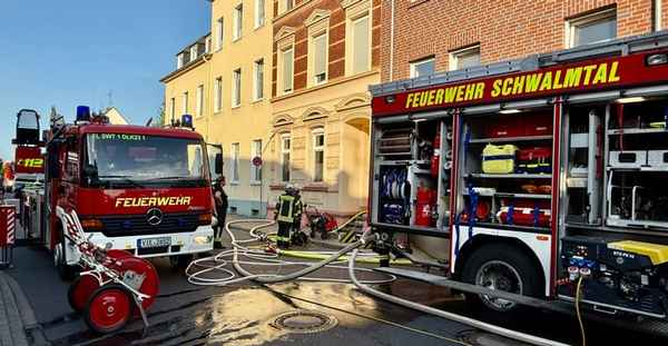 FFW Schwalmtal: Wohnungsbrand in Mehrfamilienhaus - Küchenbrand schnell unter Kontrolle