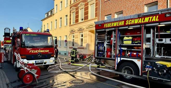 FFW Schwalmtal: Wohnungsbrand in Mehrfamilienhaus - Küchenbrand schnell unter Kontrolle