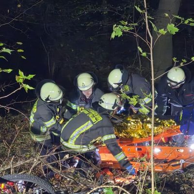 FW-EN: Wetter - Löscheinheit Volmarstein trainiert anspruchsvolle Menschenrettung am Abhang