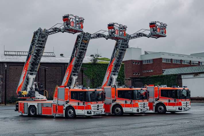 FW-GL: Presseeinladung - Feuerwehr Bergisch Gladbach stellt dritte Drehleiter in Dienst