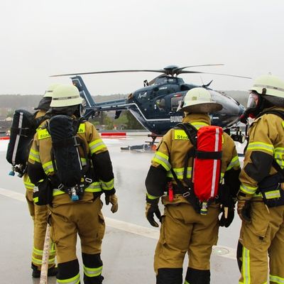 FW Mechernich: Hubschrauberunfall auf dem Krankenhauslandeplatz - Feuerwehr übt den Ernstfall
