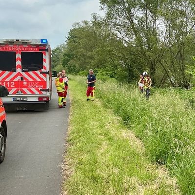 FW-BO: Rettungsdiensteinsatz an der Ruhr - Mutige Ersthelferin rettet mehrere Personen aus der Ruhr