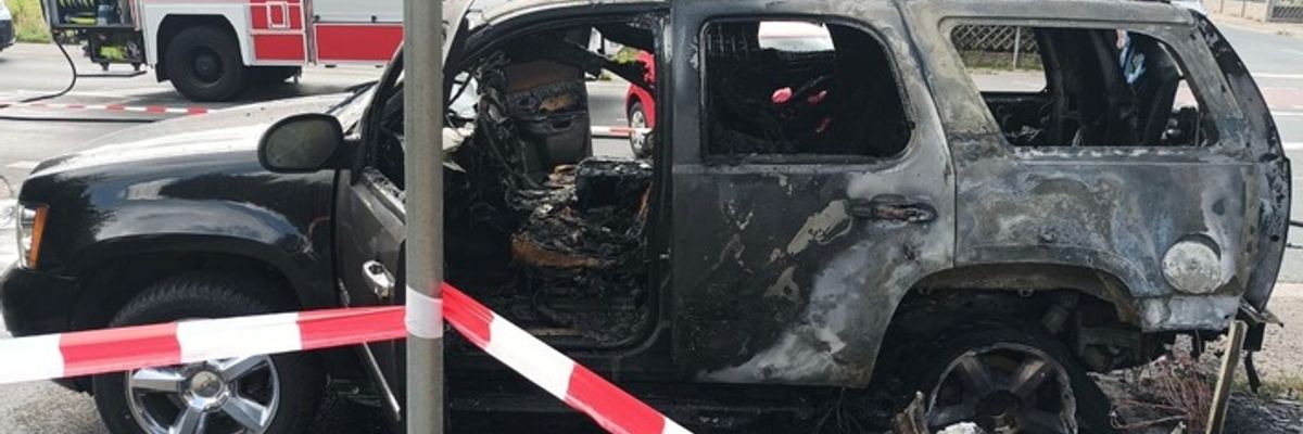 FW Minden: PKW-Brand nach Verkehrsunfall, Stromverteilerkasten schwer beschädigt