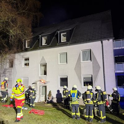 FW-EN: Brand im Dachgeschoss - Feuerwehr Hattingen rettet einen Bewohner