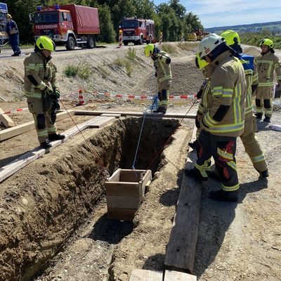 FW Konstanz: Gemeinsame Übung - Tiefbauunfall auf einer Baustelle