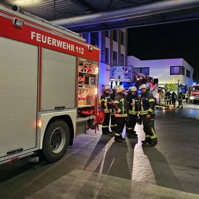 FW-AR: Feuer durch Wartungsarbeiten- Einheiten Neheim und Voßwinkel üben gemeinsam