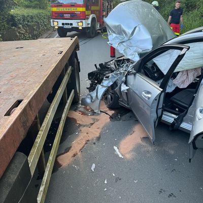 FW-EN: Verkehrsunfall und Brand im Gebäude - Feuerwehr Hattingen zweimal im Einsatz