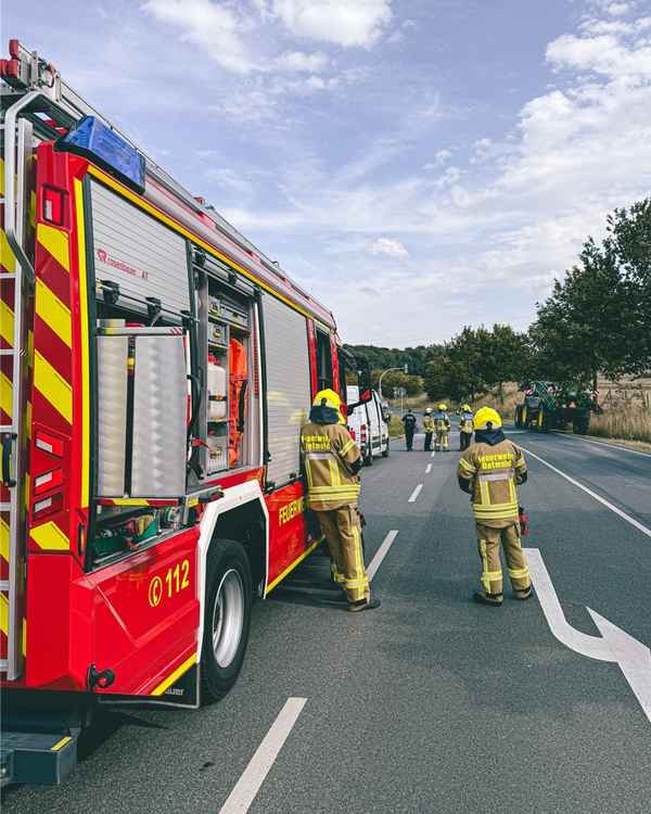 FW-DT: Gefahrstoffaustritt auf der Lemgoer Straße / Kreuzung B66