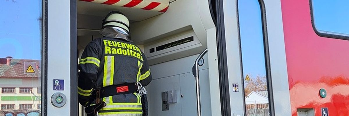 FW-Radolfzell: Rauchentwicklung im Führerstand eines Zuges