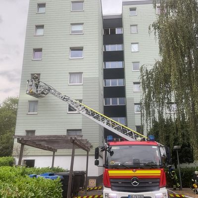 FW-DO: Feuerwehr betreut 40 Personen bei Kellerbrand