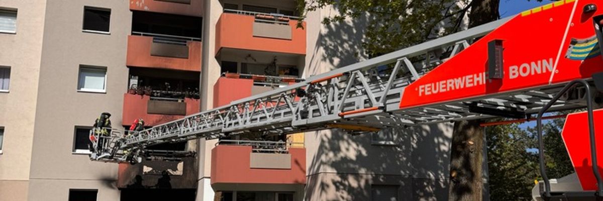 FW-BN: Wohnungsbrand in Bonn-Tannenbusch - Fünf Wohnungen vorübergehend nicht bewohnbar - 1 verletzte Person