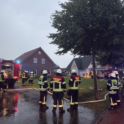 FW-AUR: Vermehrte Blitzeinschläge während nächtlicher Gewitter