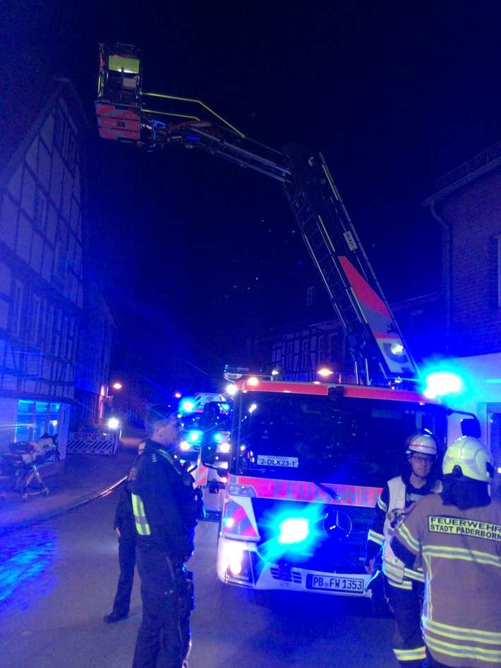 FW Paderborn: Zimmerbrand in einem Mehrfamilienhaus in der Residenzstraße
