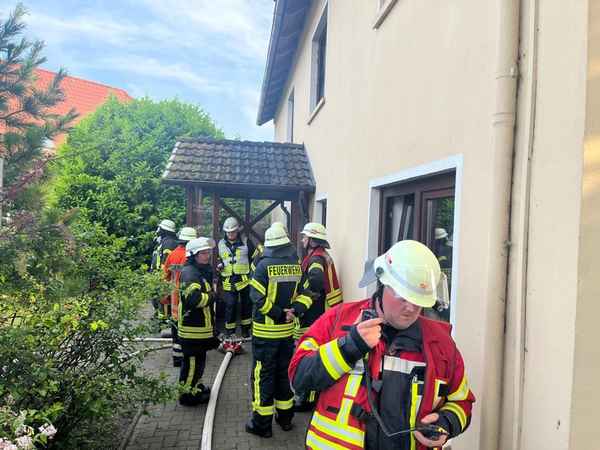 FFW Schiffdorf: Dramatische Einsatzmeldung - Feuer mit Menschengefährdung glücklicherweise ohne Verletzte