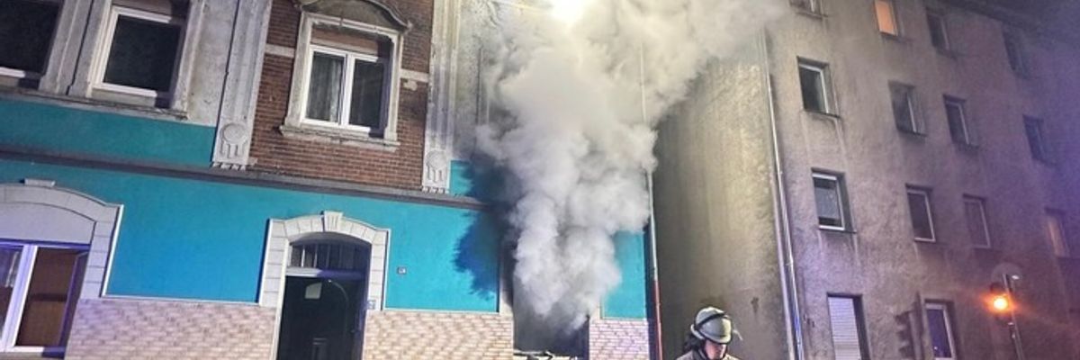 FW-E: Kritischer Wohnungsbrand in Essen-Altenessen - 14 Menschen gerettet