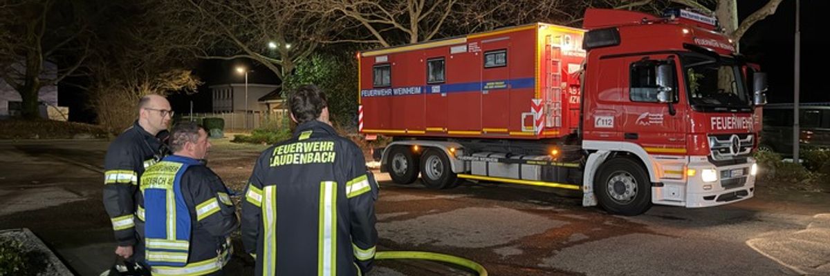 FW Weinheim: ÜBERLANDHILFE WÄHREND JAHRESHAUPTVERSAMMLUNG. FEUERWEHR WEINHEIM UNTERSTÜTZT BEI BRAND IN LAUDENBACH