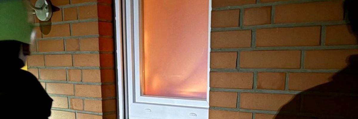 FW-AUR: Kerzenschein für Brand gehalten