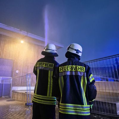 FW Ense: Zugübung: Brand in einem Maschinenlager